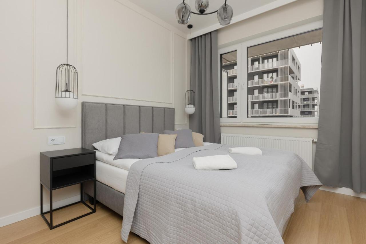 Wola Spacious Flat With Air Conditioning & Balcony By Renters *