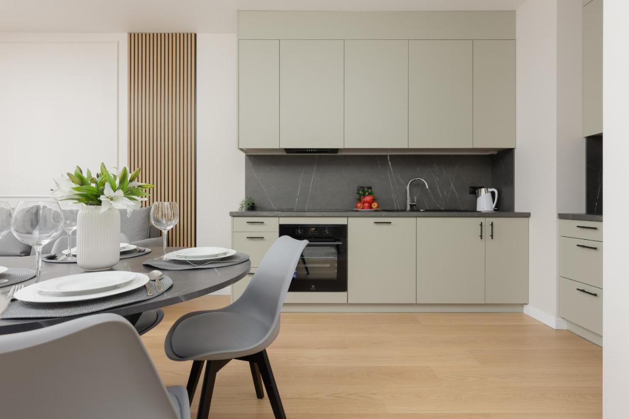 Căn hộ Wola Spacious Flat With Air Conditioning & Balcony By Renters Warsaw