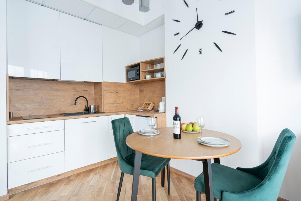 Wola Tower Apartamento *