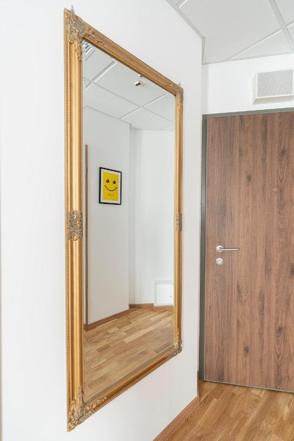 Wola Tower Apartamento *