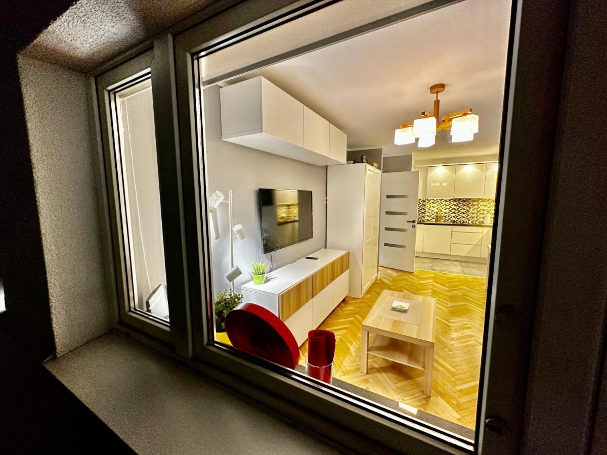 5 Air Condition Wifi 75'tv Netflix Hbo Appletv Apartment Warsaw