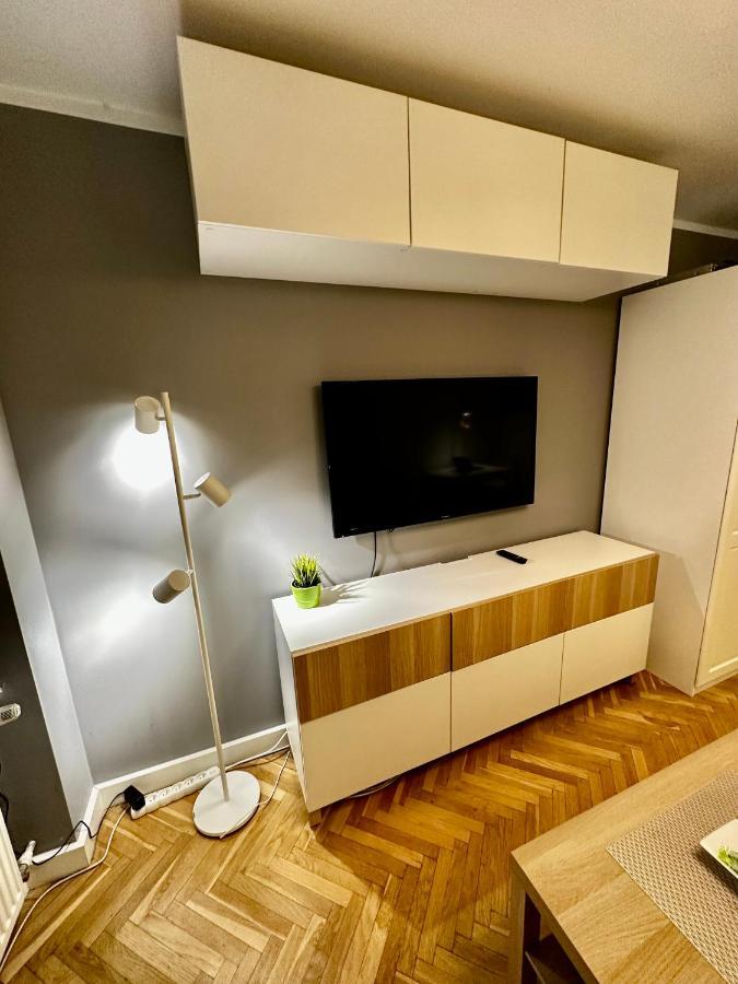 5 Air Condition Wifi 75'tv Netflix Hbo Appletv Warszawa