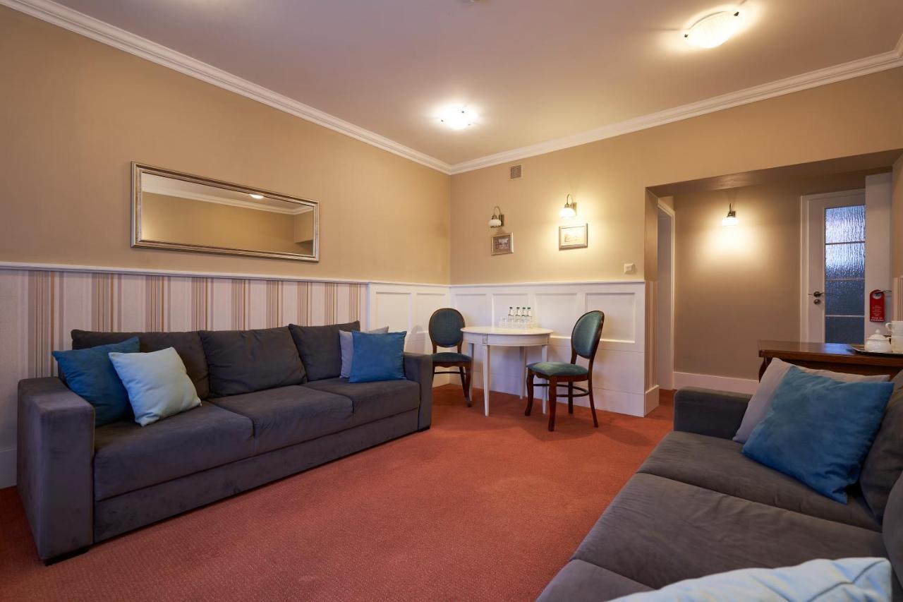 Bed & Breakfast American House Hennela Warsaw