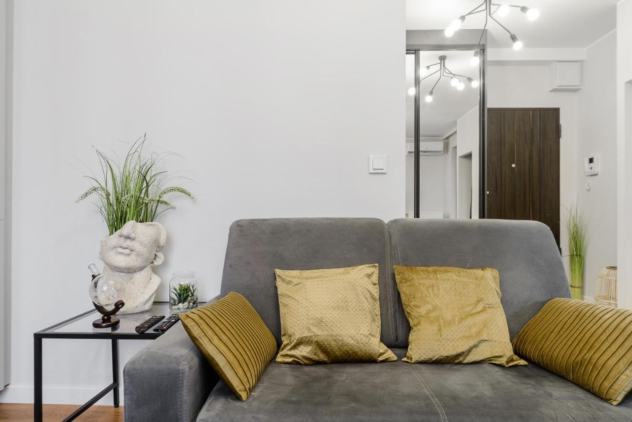 Căn hộ Modern With Access To The Pool Near Rondo Daszynskiego Station *