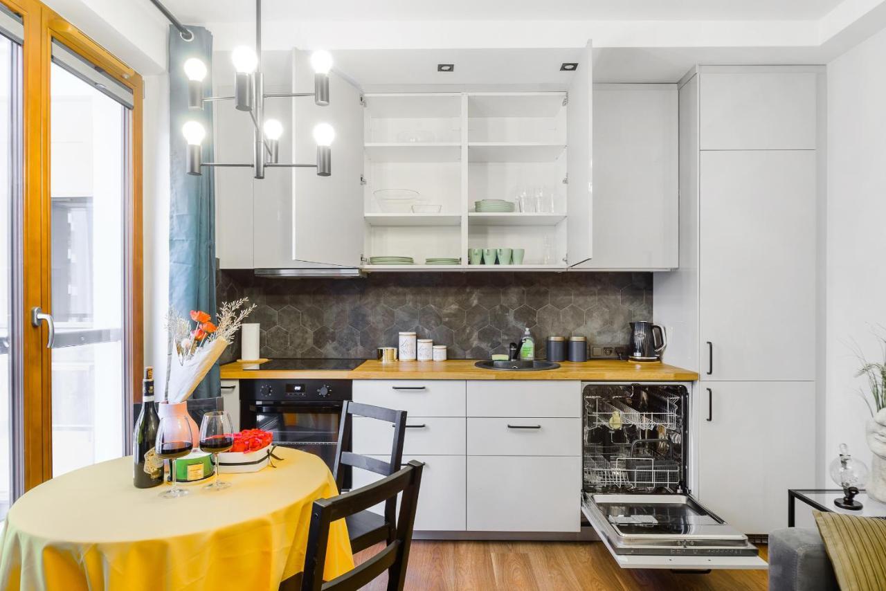 Apartamento Modern With Access To The Pool Near Rondo Daszynskiego Station Varsóvia