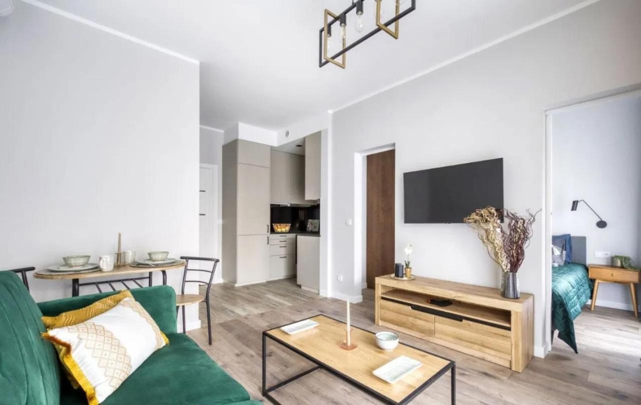 Modern With Access To The Pool Near Rondo Daszynskiego Station Apartamento