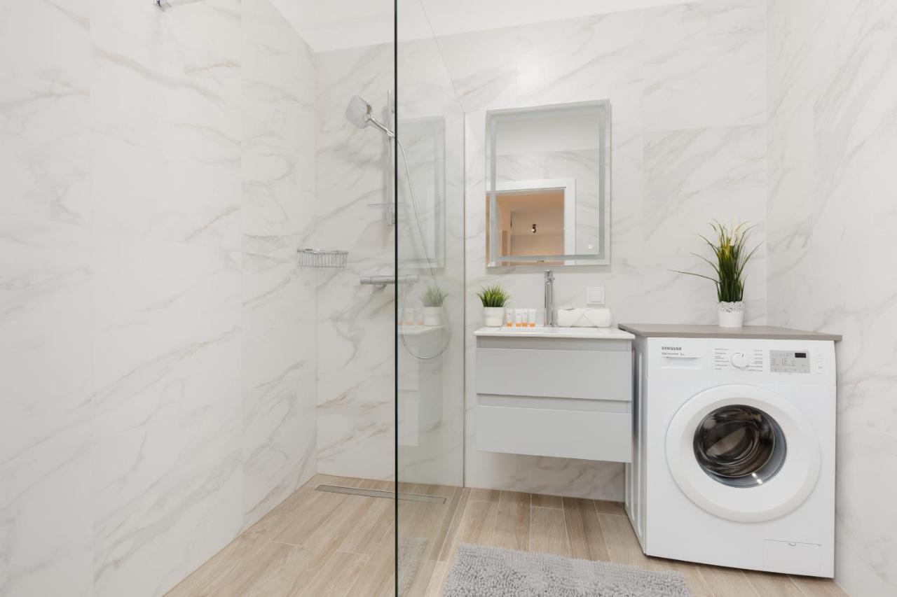 Apartament Two-bedroom Elegant With Parking Praga By Renters Warszawa