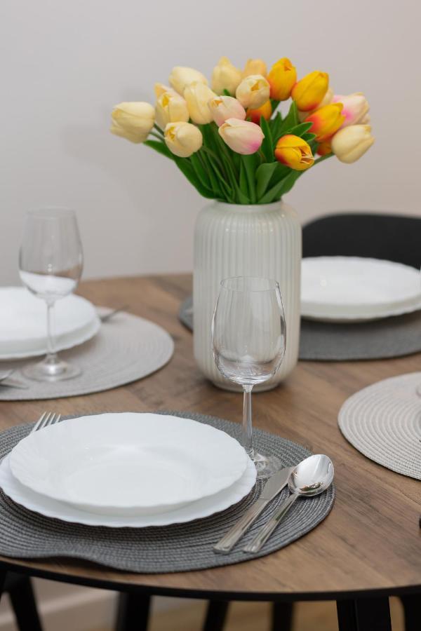 Two-bedroom Elegant With Parking Praga By Renters *