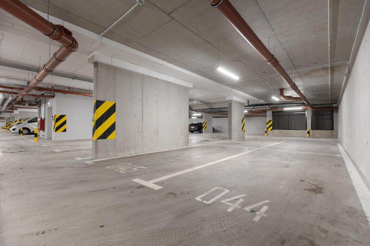 Two-bedroom Elegant With Parking Praga By Renters Warszawa