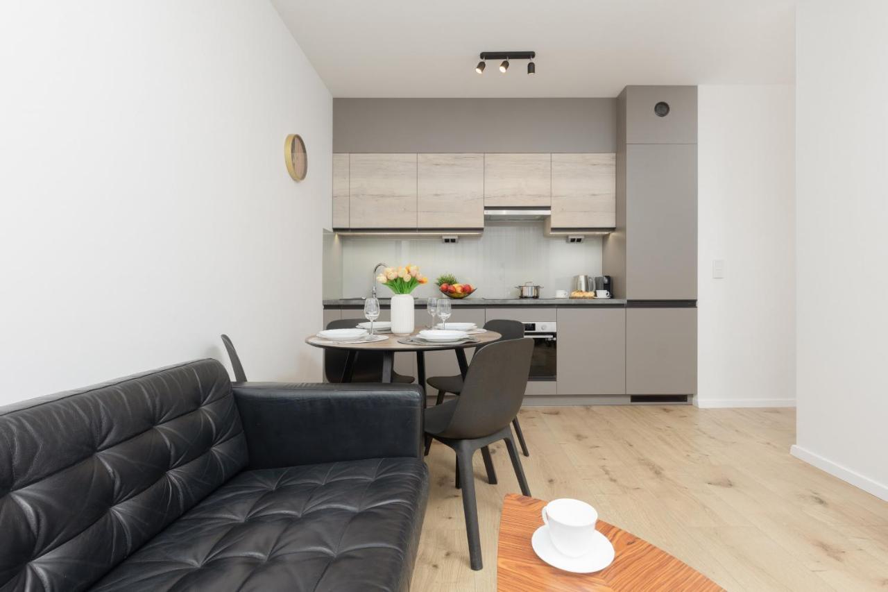 Two-bedroom Elegant With Parking Praga By Renters Apartament Warszawa