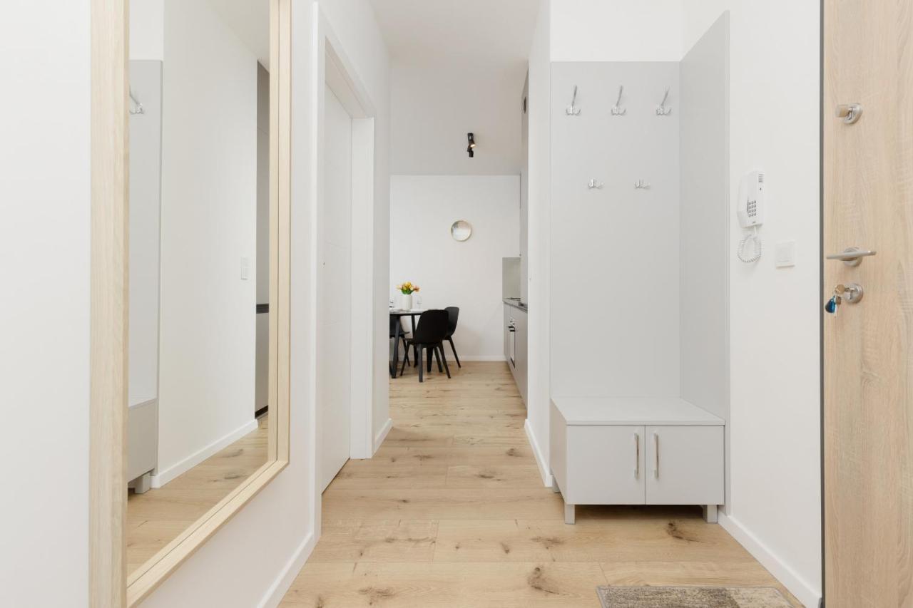 Two-bedroom Elegant With Parking Praga By Renters *