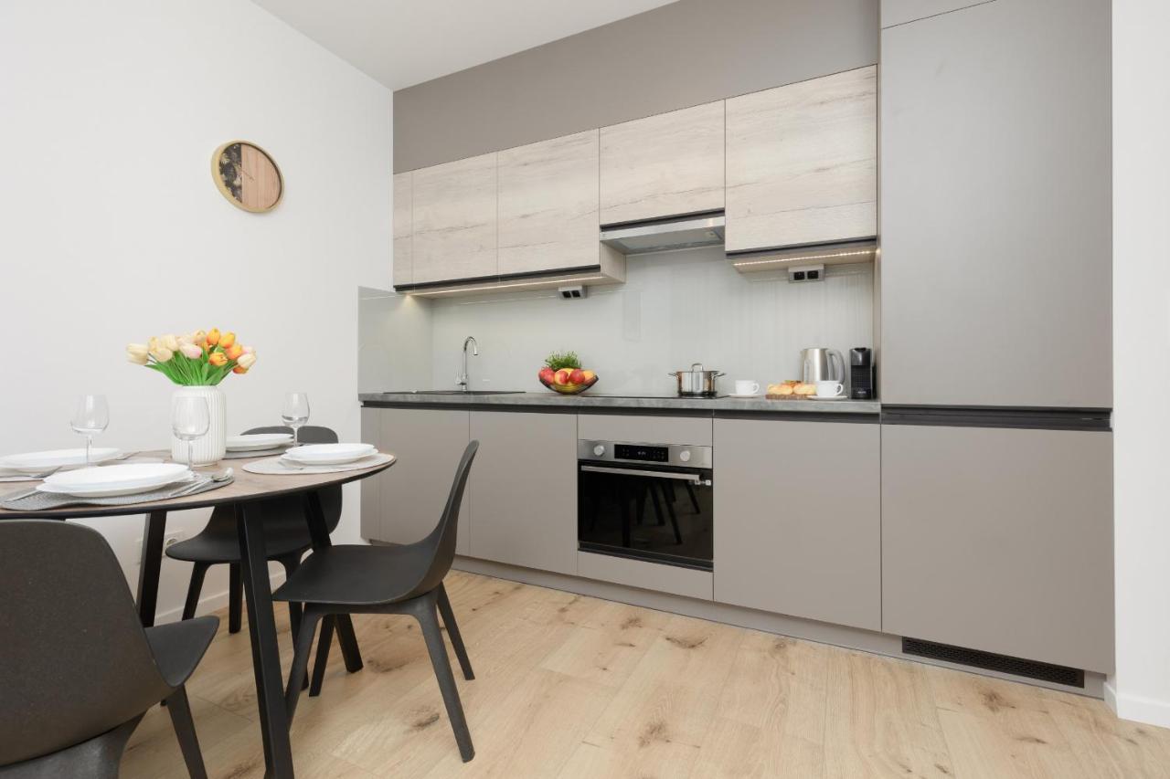 Two-bedroom Elegant With Parking Praga By Renters Apartament