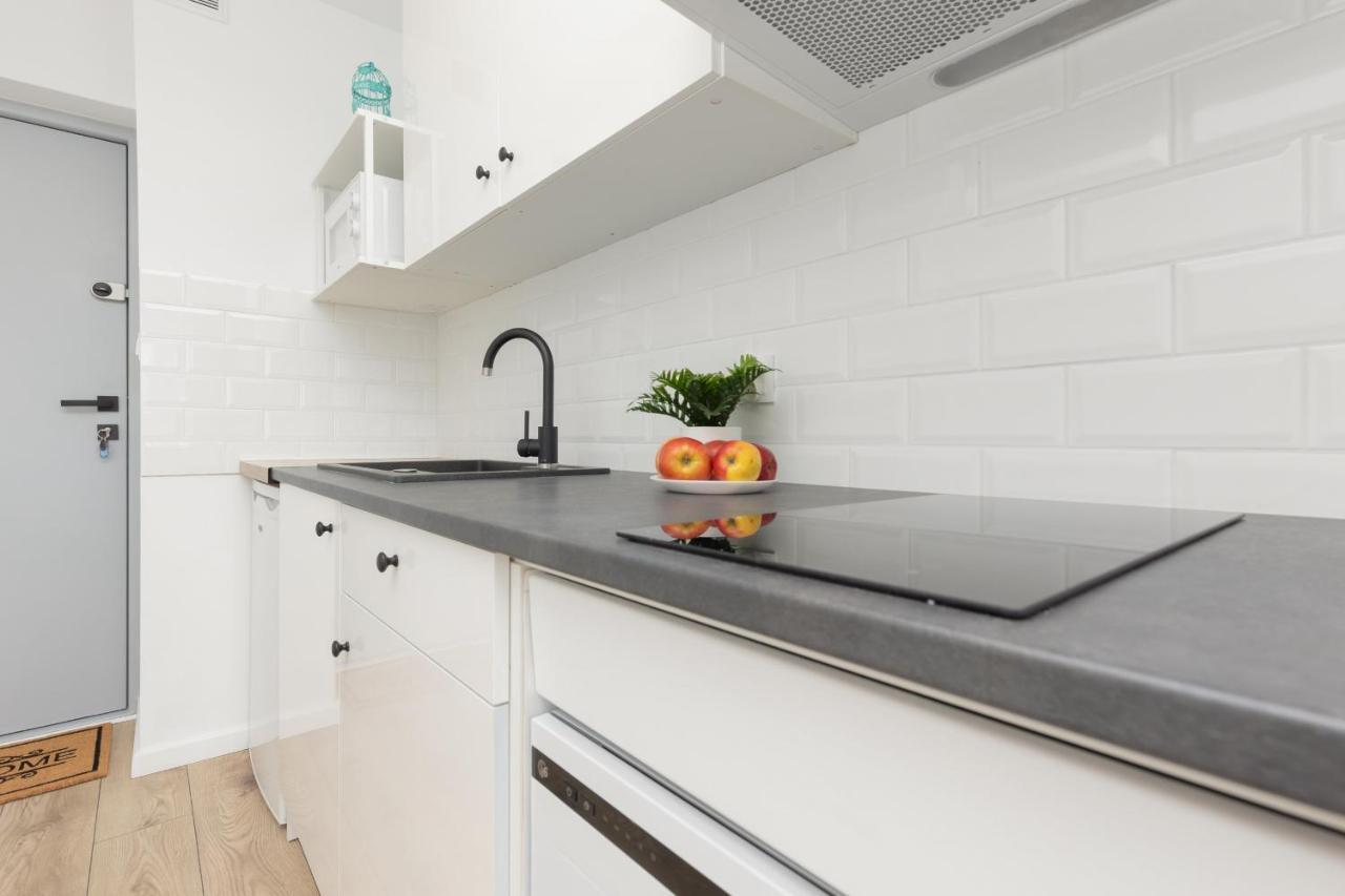 Apartment Center Metro Swietokrzyska By Renters *