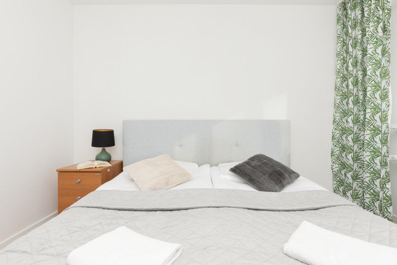 Ochota Spacious With Parking By Renters *