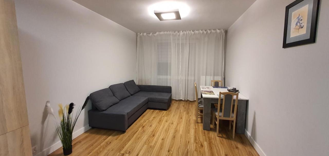 Apartment Z Parkingiem, Obok Metra.