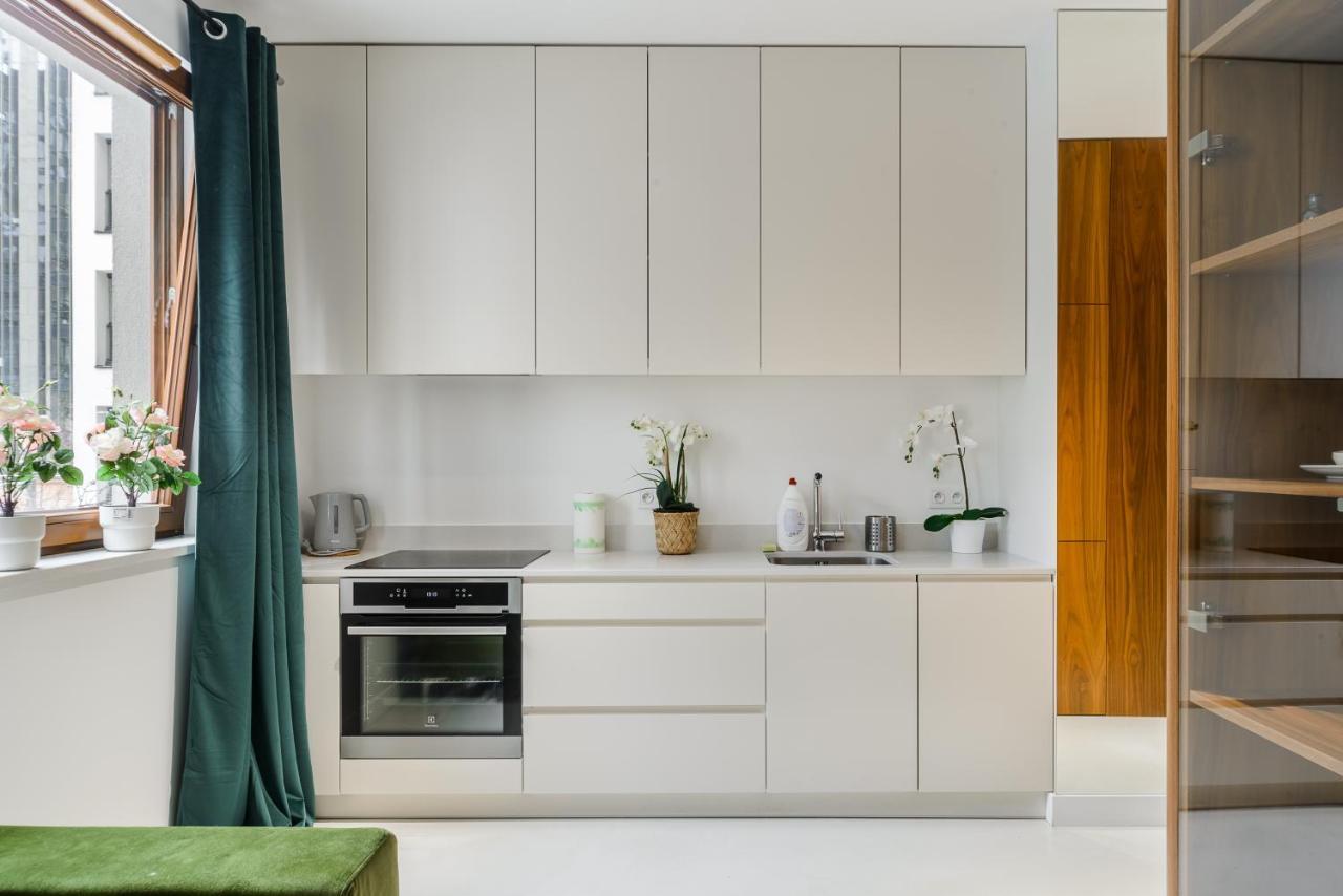 Modern With Access To The Pool Near Rondo Daszynskiego Station * Warsaw