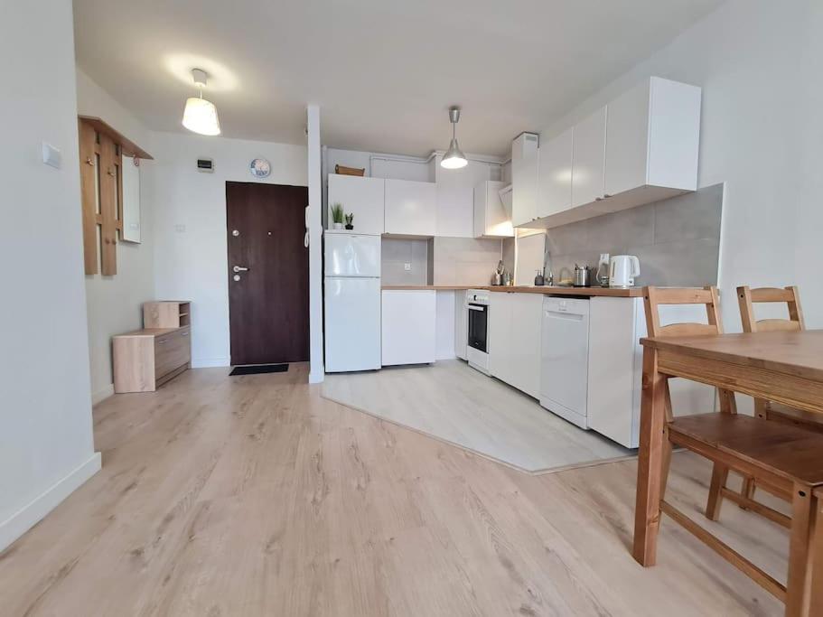 Wierzbno - Wygodny Apartament Przy Stacji Metra Warsaw