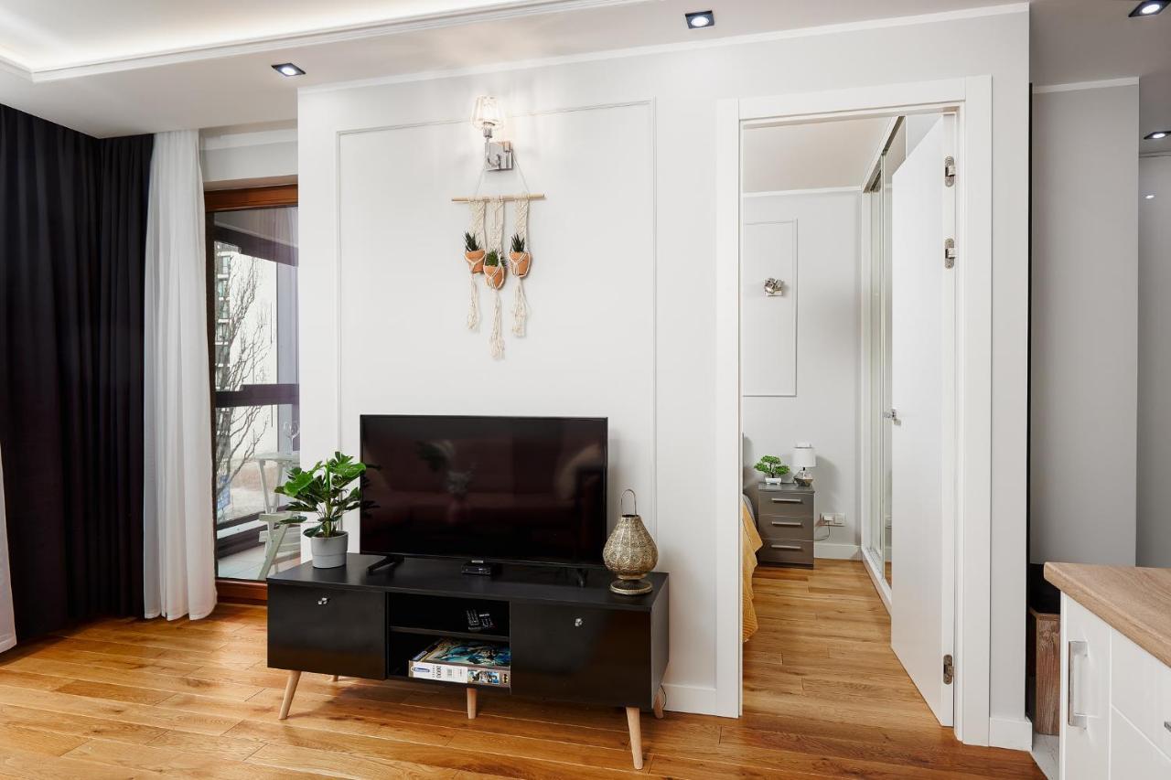 Modern With Access To The Pool Near Rondo Daszynskiego Station * Warsaw