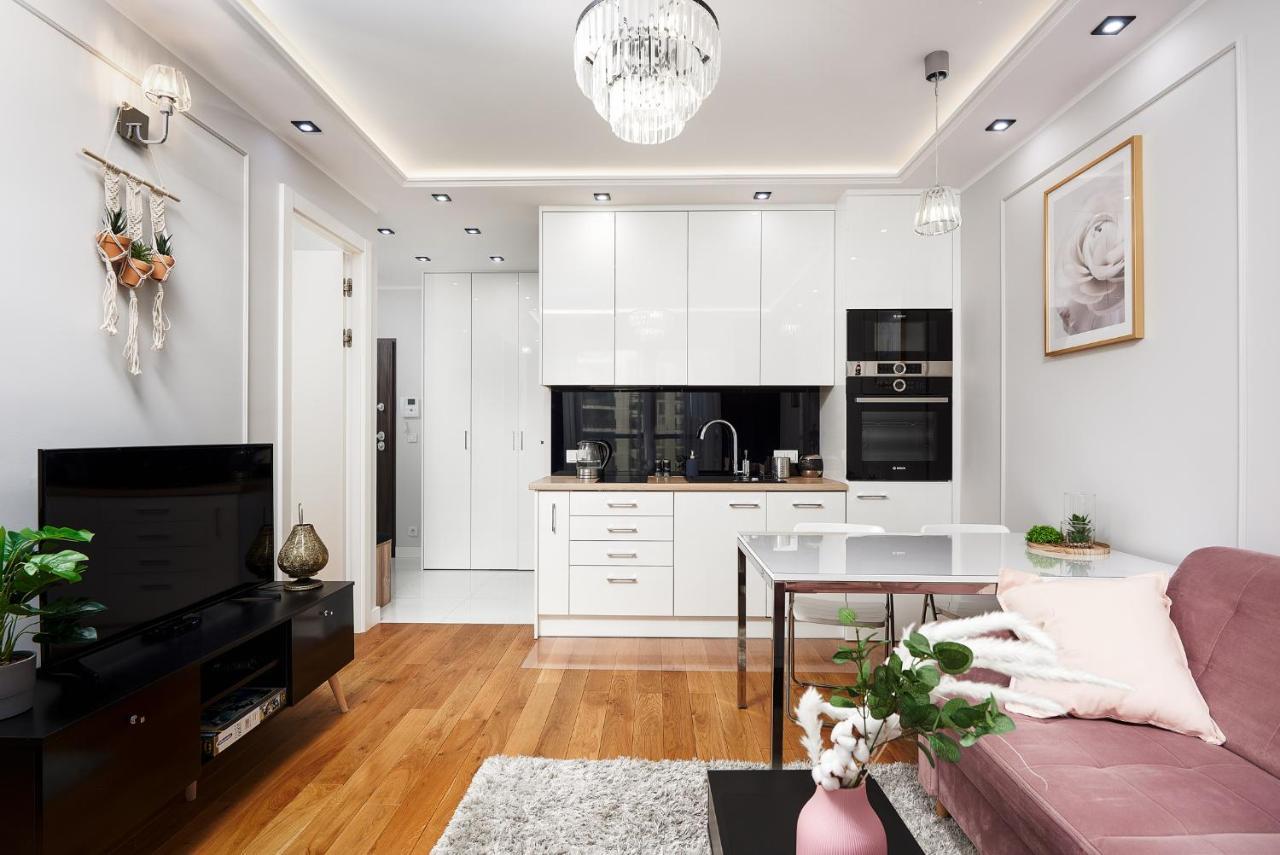 Modern With Access To The Pool Near Rondo Daszynskiego Station Apartamento