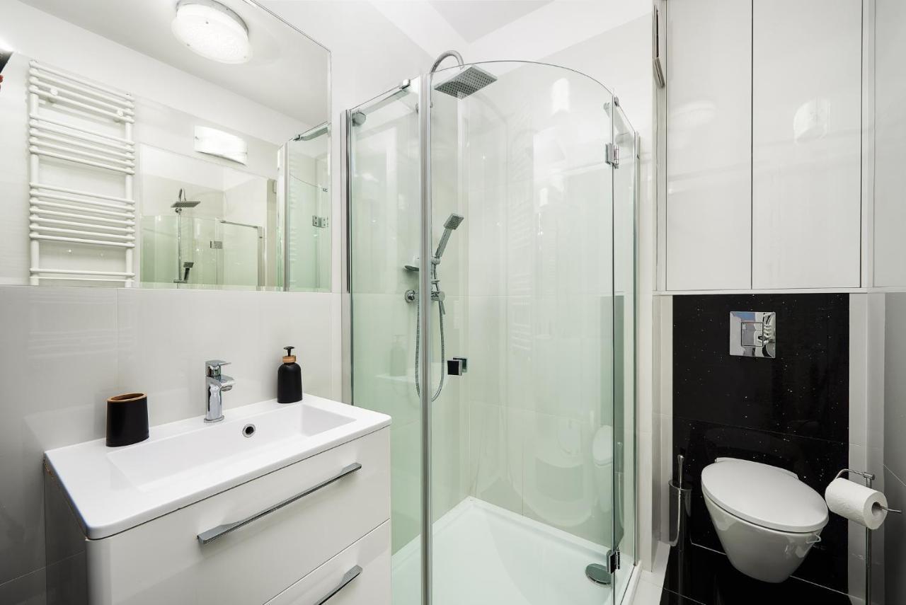 Modern With Access To The Pool Near Rondo Daszynskiego Station * Warsaw