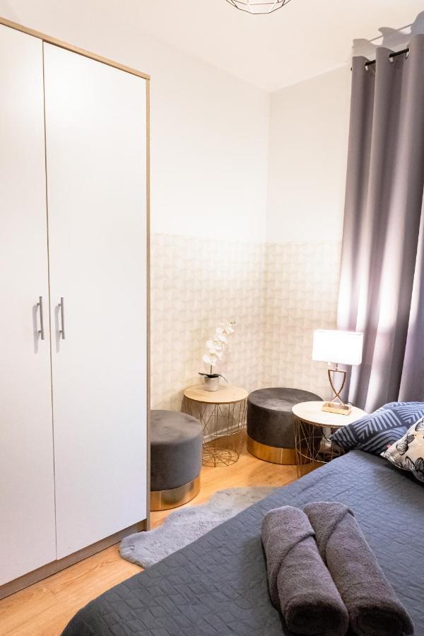 Clicktheflat Constitution Square * Warszawa
