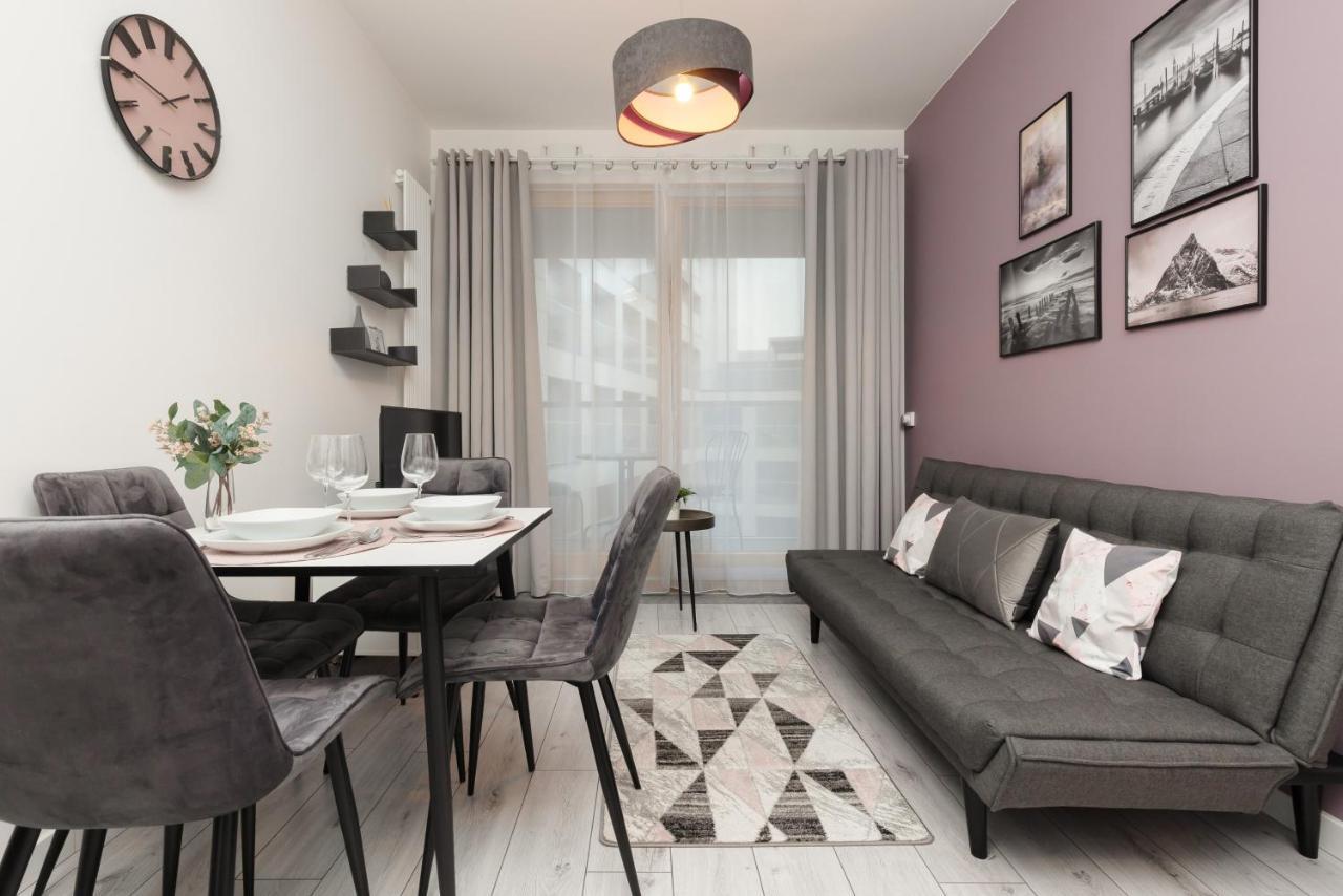 Elegant With Balcony & Bathtub Wola By Renters