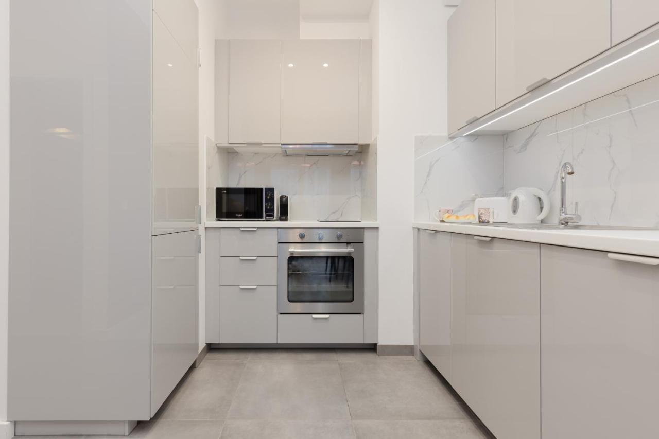 Elegant With Balcony & Bathtub Wola By Renters Apartament