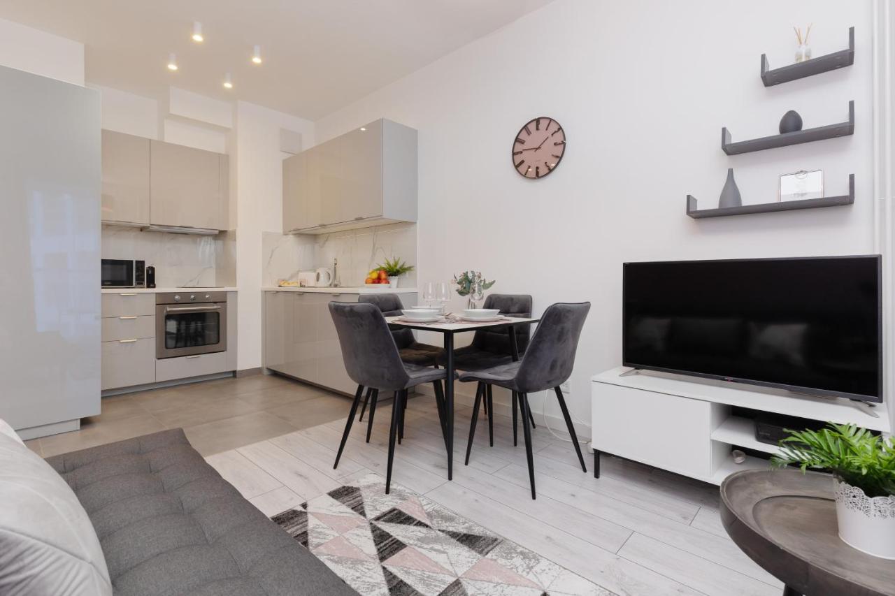 Elegant With Balcony & Bathtub Wola By Renters Apartament Warszawa