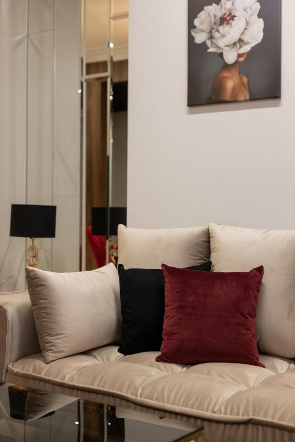 Kasprzaka With Ac & Parking By Renters Prestige
