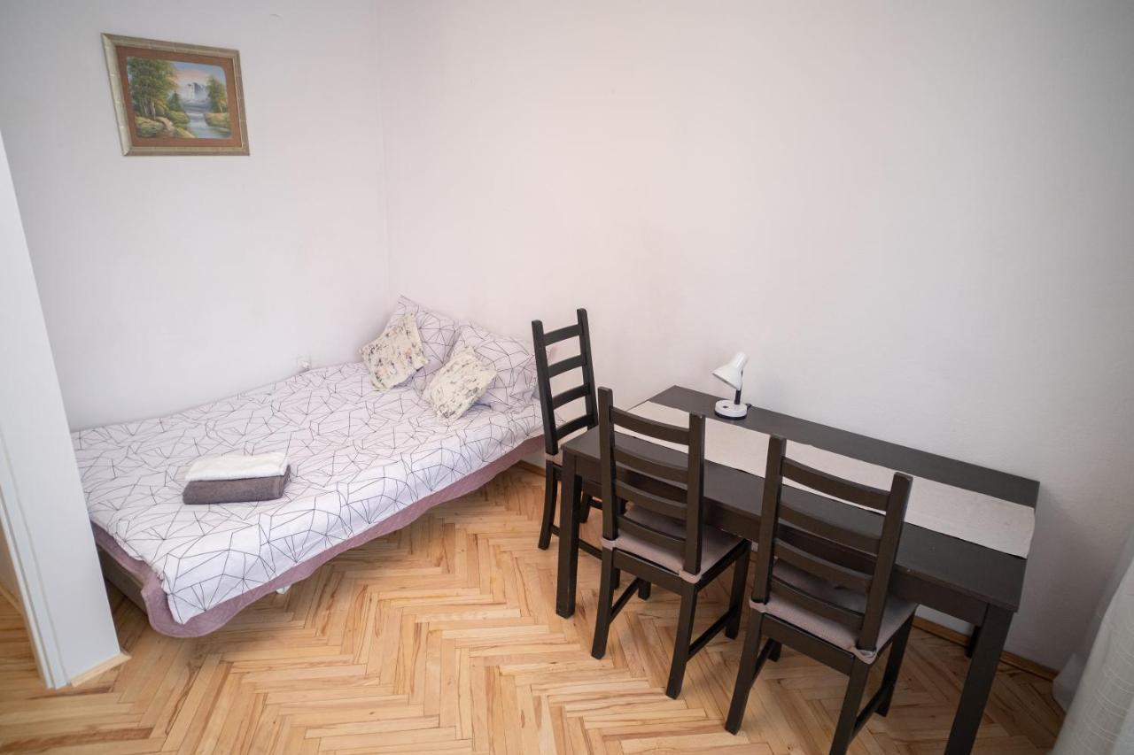 Apartrooms Near Metro Dw Wilenski Dnf Apartamento *