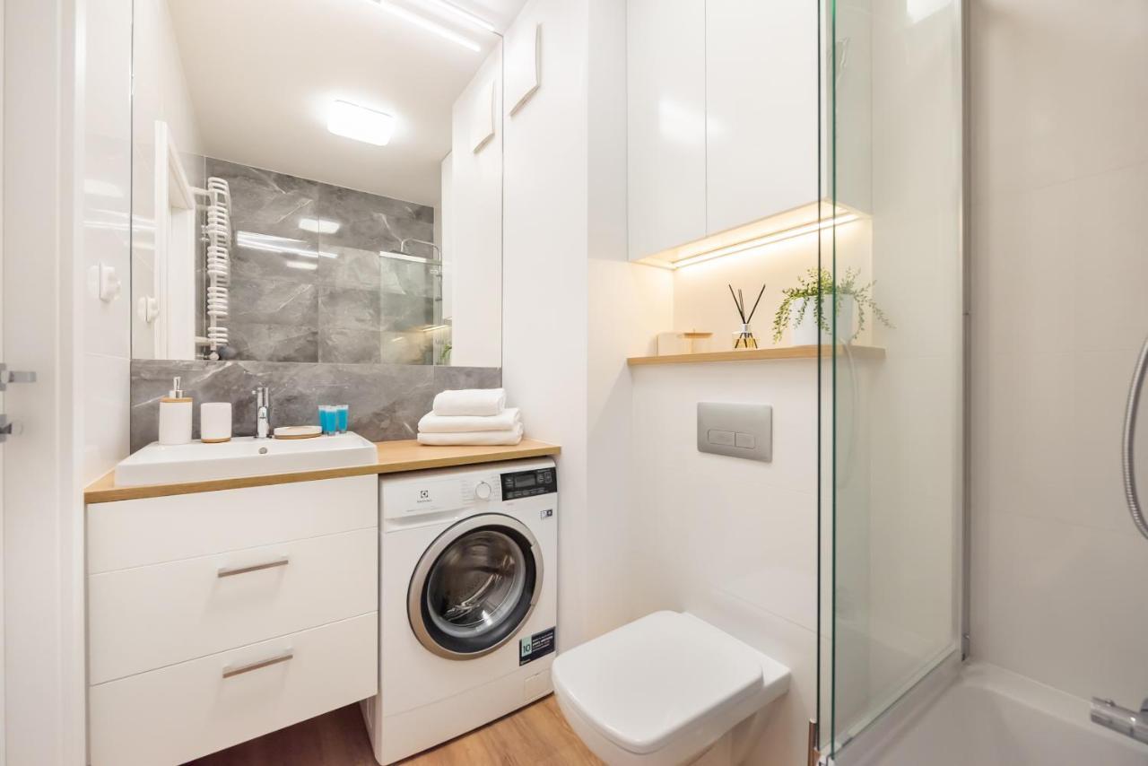 Bliska Wola Navy Blue Business Apartment *