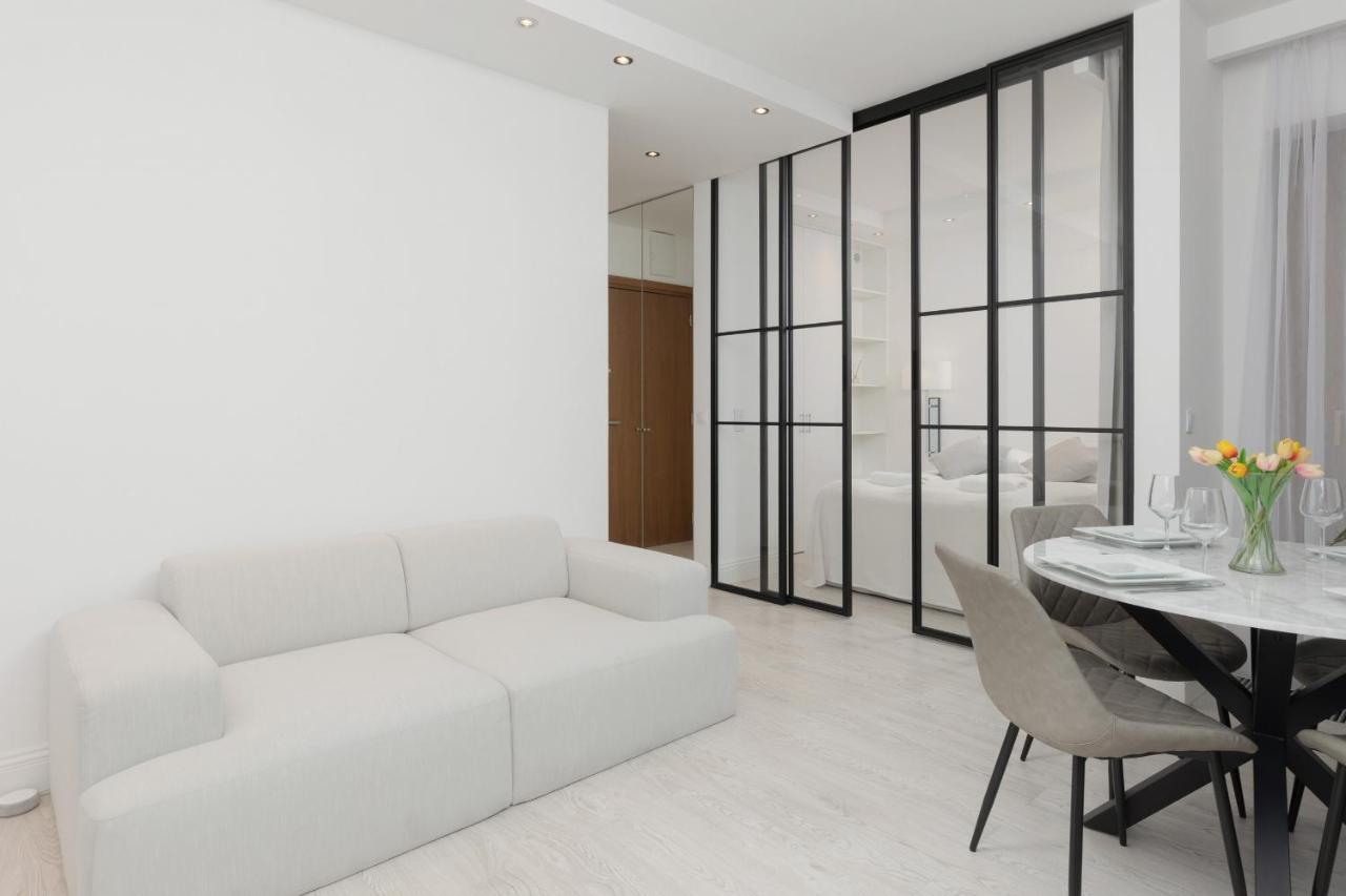 With Terrace Rezydencja Lazienki Park By Renters Prestige