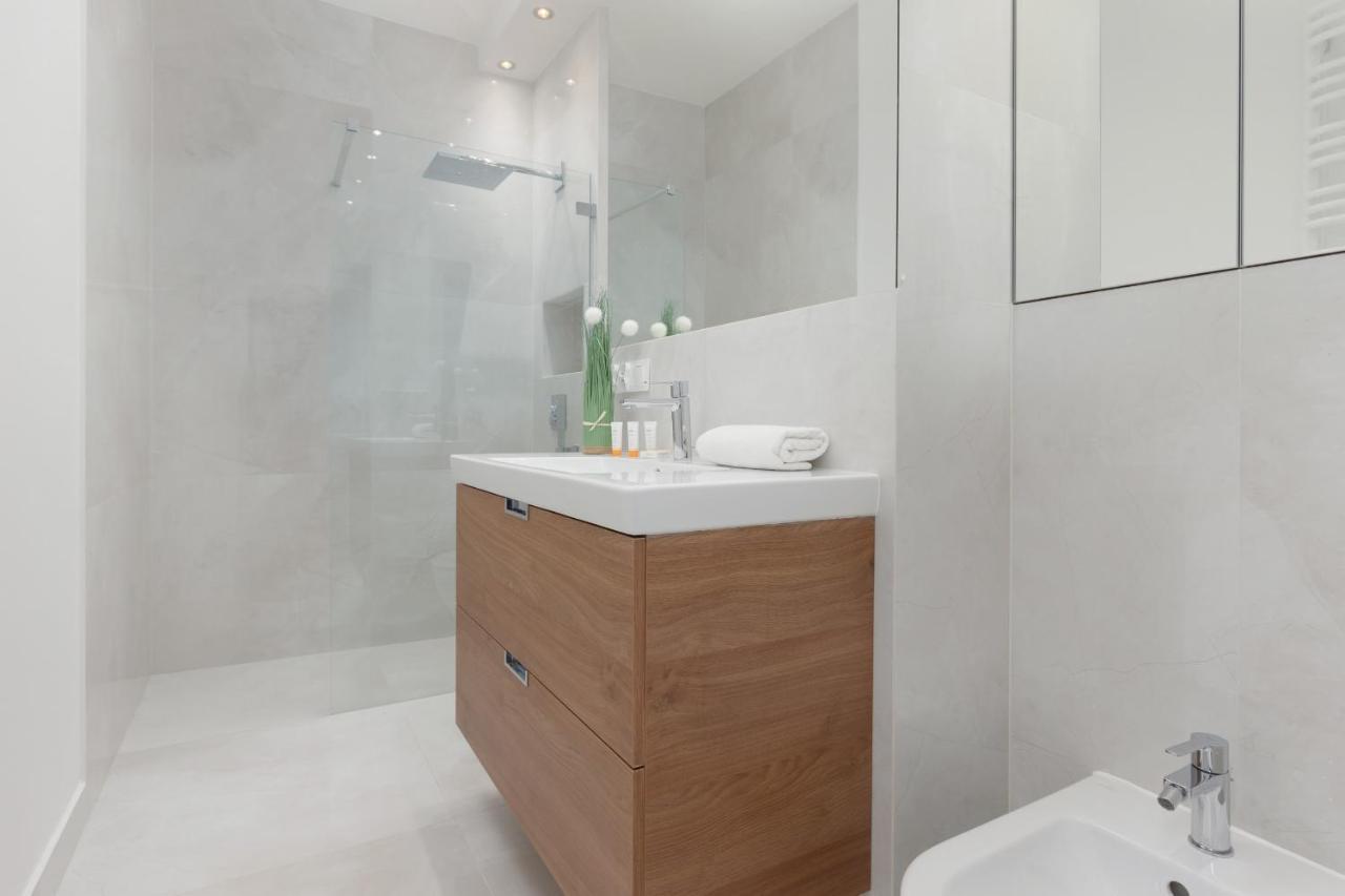 Apartment With Terrace Rezydencja Lazienki Park By Renters Prestige