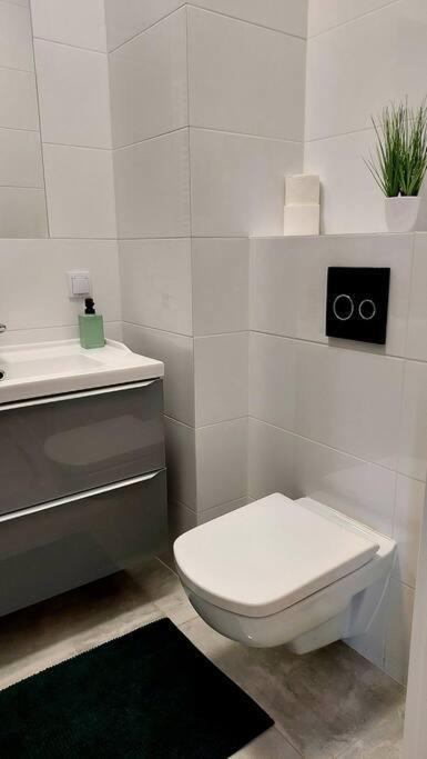 Uroczy Apartament Blisko Centrum Warszawy Apartamento