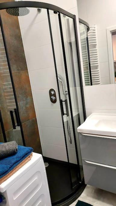 Uroczy Apartament Blisko Centrum Warszawy Apartamento Varsóvia