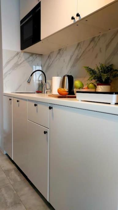 Uroczy Apartament Blisko Centrum Warszawy Căn hộ *