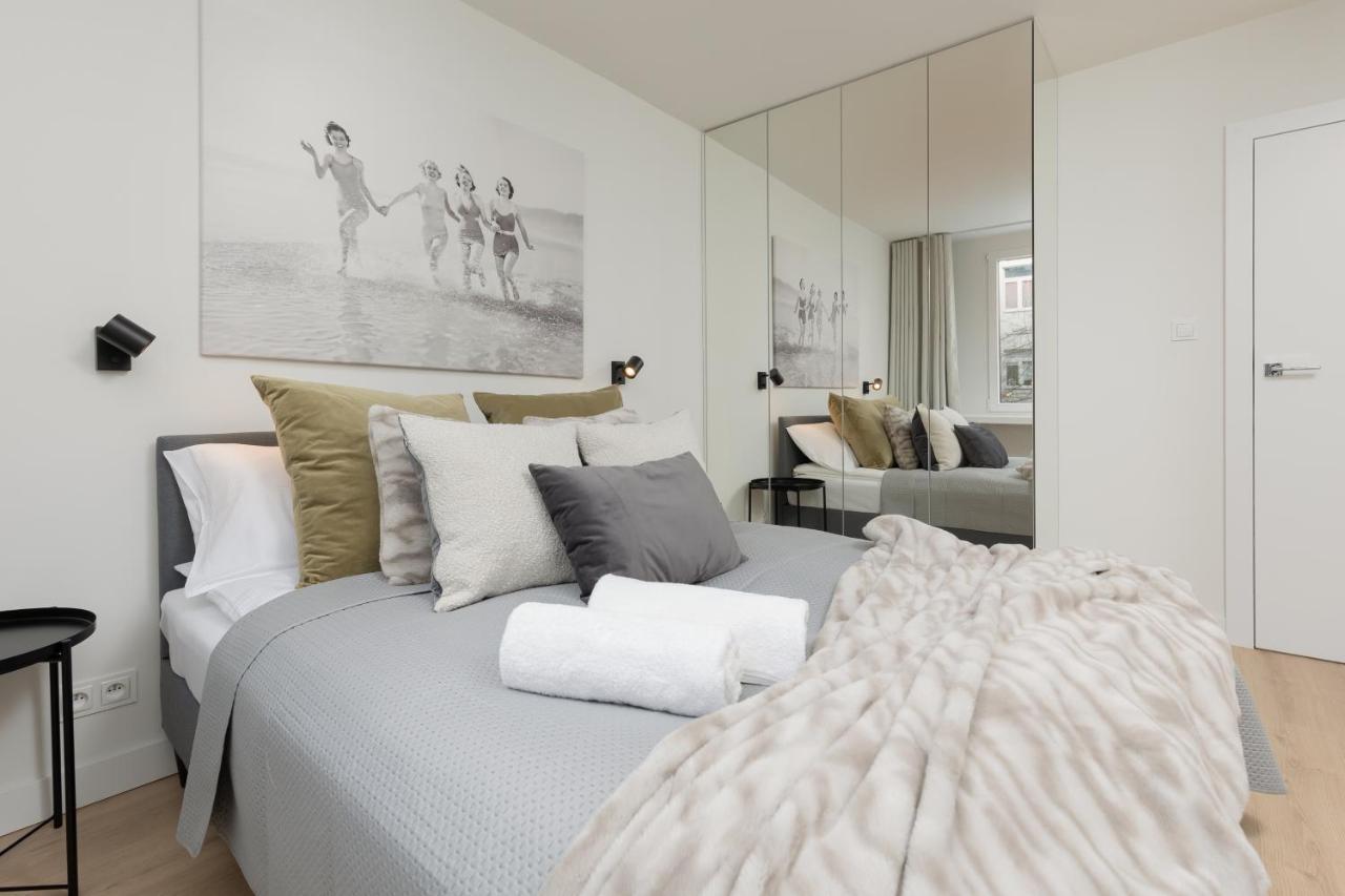 Stylish Close To Zlote Tarasy Apartament
