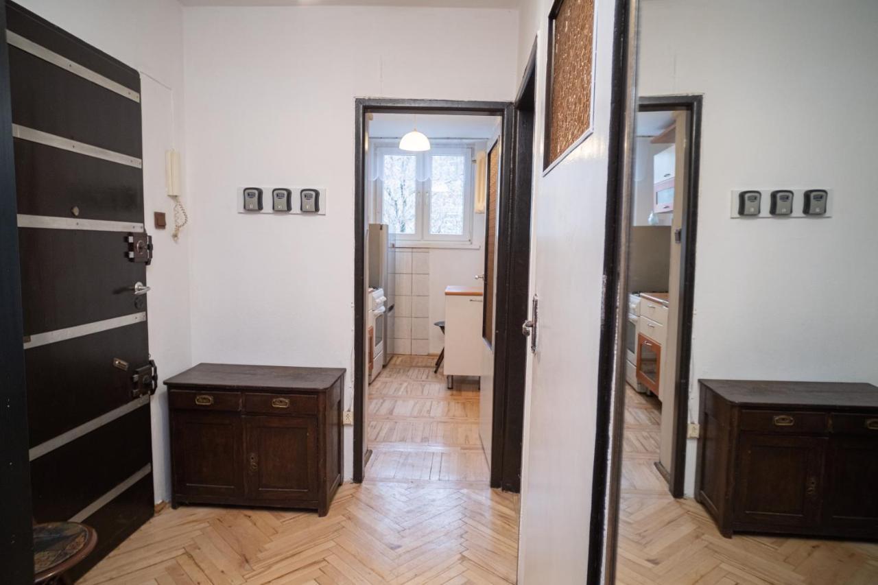 Apartment Apartrooms Near Metro Dw Wilenski Dnf *