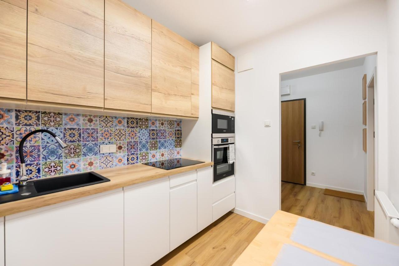 Bliska Wola Navy Blue Business Apartment *