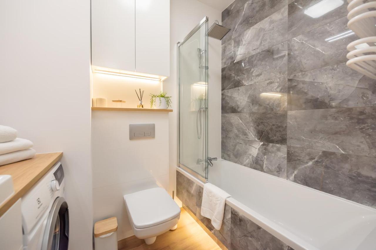 Apartment Bliska Wola Navy Blue Business Warsaw