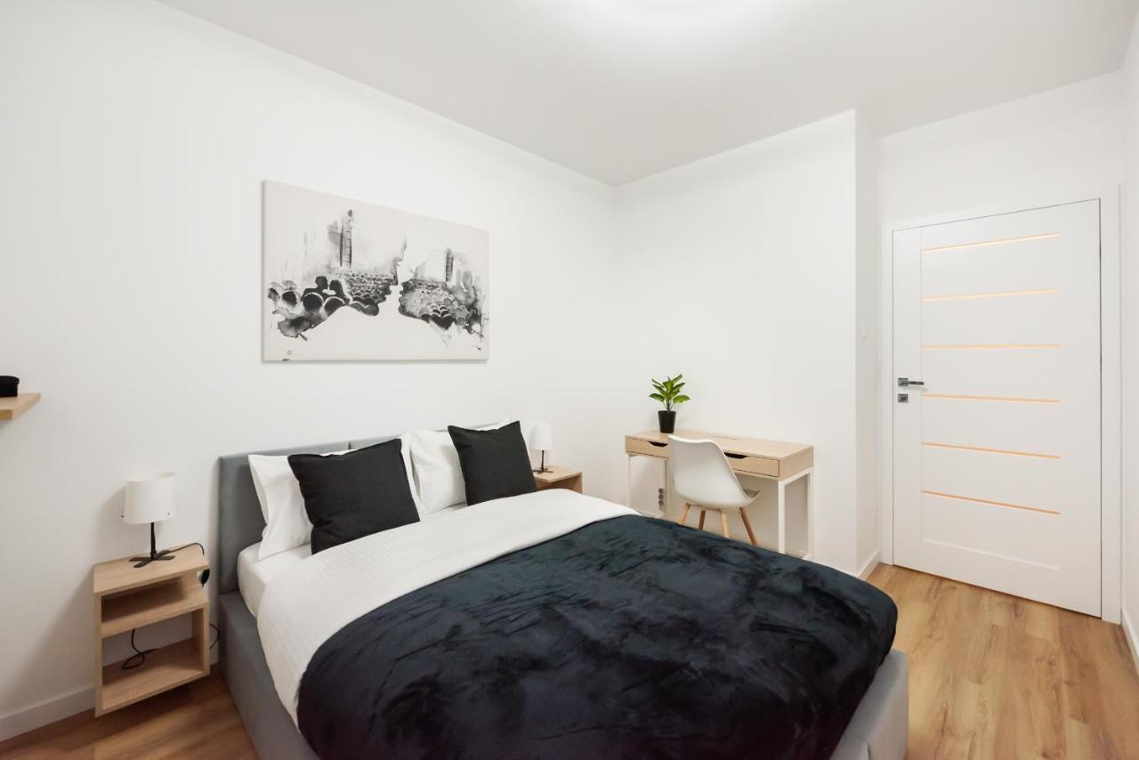 Bliska Wola Navy Blue Business Apartment