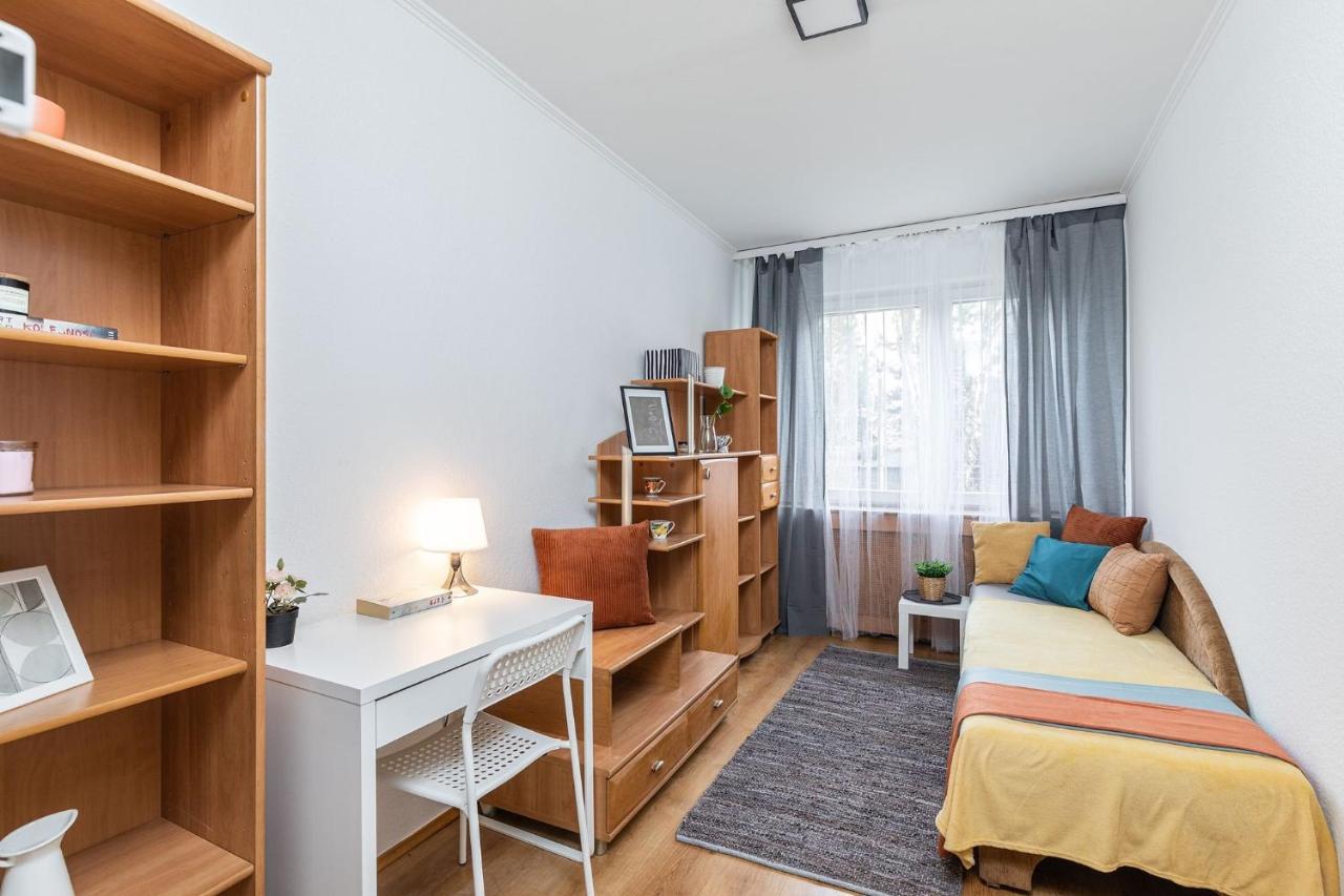 Room, Pirenejska 20 Cozy Apartamento
