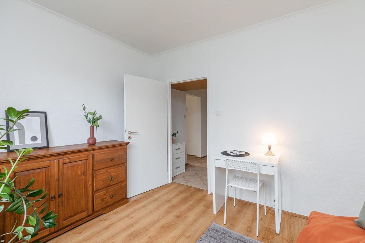 Room, Pirenejska 20 Cozy Apartamento *
