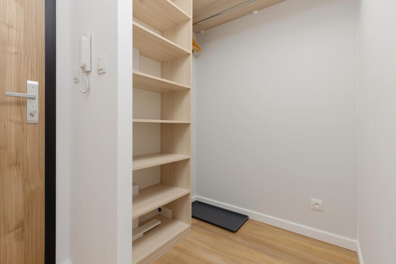 Habicha Three-room With Parking By Renters *