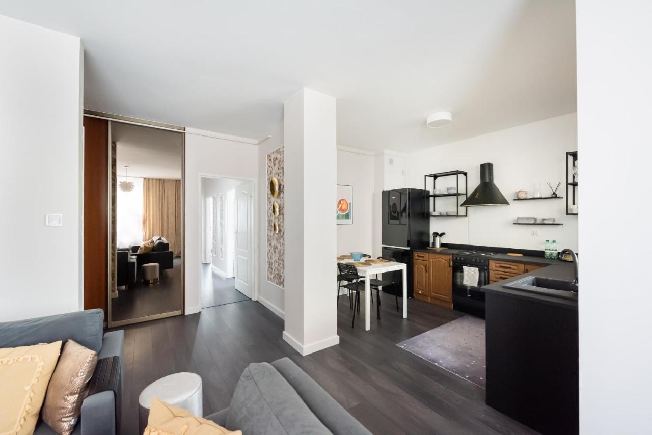 Apartment Wola Park Lovely - Near Metro *