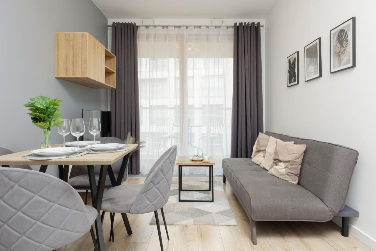 Cozy With Parking In The 19th District By Renters *
