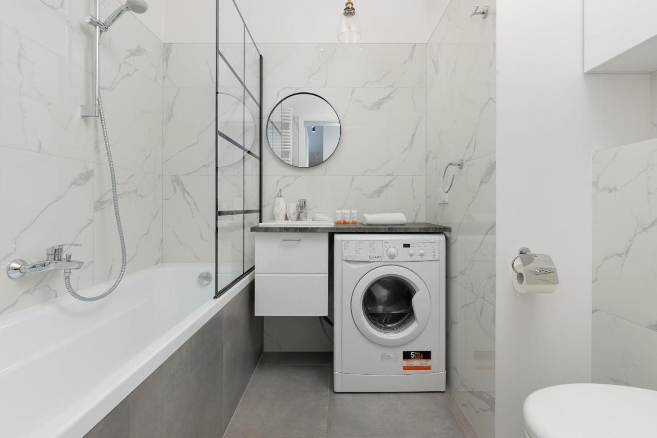 Cozy With Parking In The 19th District By Renters Apartment Warsaw