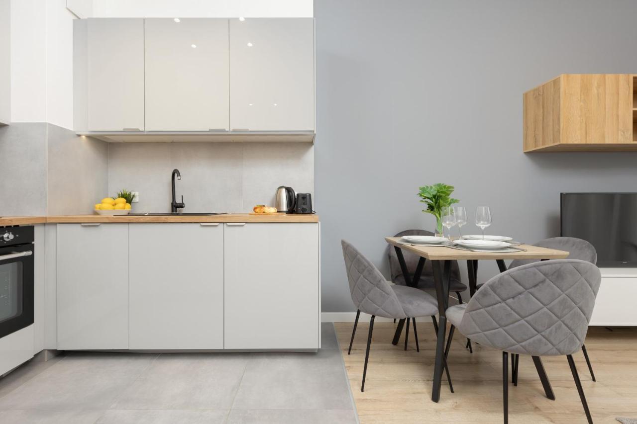Cozy With Parking In The 19th District By Renters *