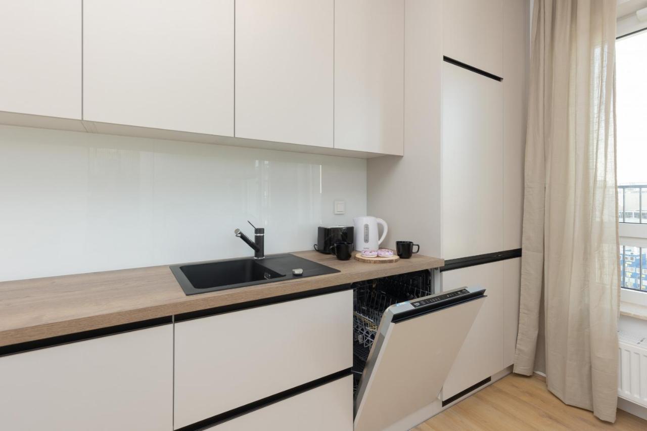 Apartment Optykow Spacious & Cosy With Parking By Renters Warsaw