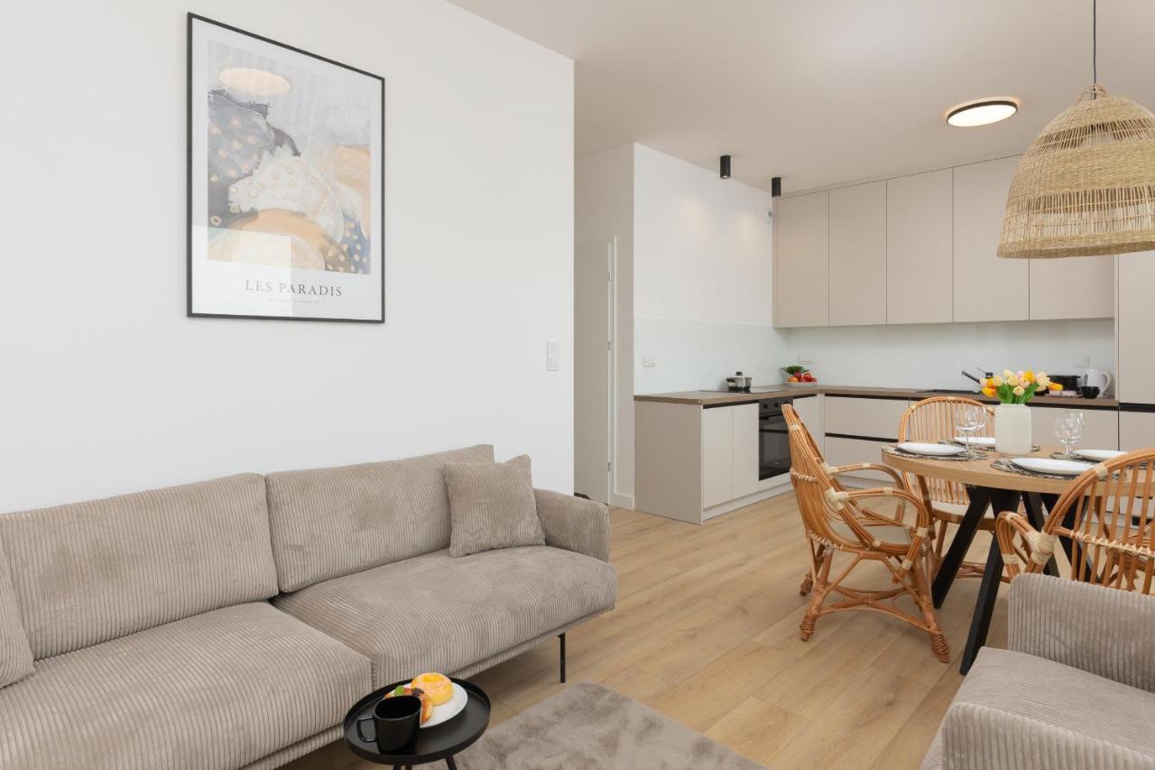 Optykow Spacious & Cosy With Parking By Renters Apartment *